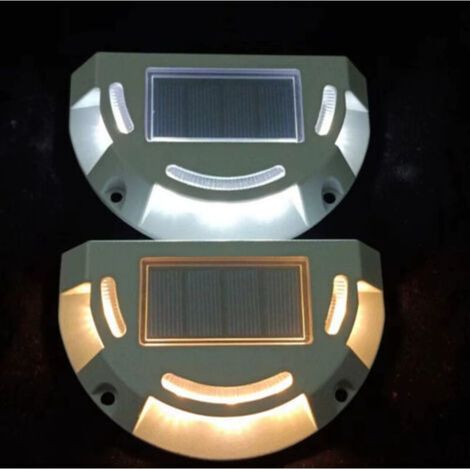 Lot de 2 lampes solaires d'extérieur à LED, fabriquées en alliage d'aluminium, avec capteur de lumière, idéales pour les terrasses, les allées, les balcons, les cours et les bateaux.