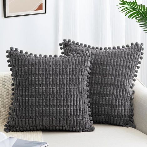 Set aus 2 Kissenbezügen 40x40 cm aus samtigem Cord, weich und im Boho-Stil, dunkelgrau für das Sofa.