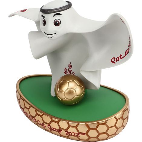 3D-Schreibtischdekoration La'eeb, Maskottchen der Fußball-Weltmeisterschaft 2022, 9 cm, mit goldenem Fußball und Spielfeld. (1/5)
