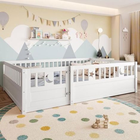 Lit enfant - KOMHTOM - 140x190 cm - Bois pin massif - Barrière sécurité verrouillable - Décor étoiles lune - sans sommier lattes (1/5)