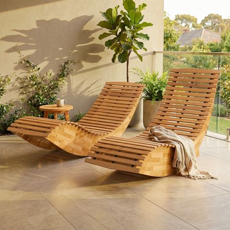 Conjunto de 2 Sillas Mecedoras de Jardín de Madera Ergonómica Plegable con Diseño Listonado 60x156x77 cm Natural (1/5)