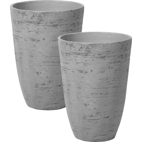 Beliani – Lot de 2 pots de fleurs en pierre gris – Forme de vase haut – Résistants aux intempéries – Prépercés pour drainage – 50 cm de hauteur