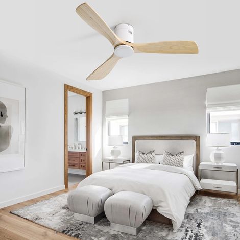 Ventilateur de plafond 132 cm blanc en métal et bois avec télécommande, 6 vitesses, minuterie et moteur DC réversible (1/5)