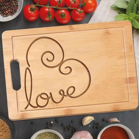 Planche en bambou "LOVE" – Cadeau personnalisé anniversaire, Saint-Valentin (1/5)
