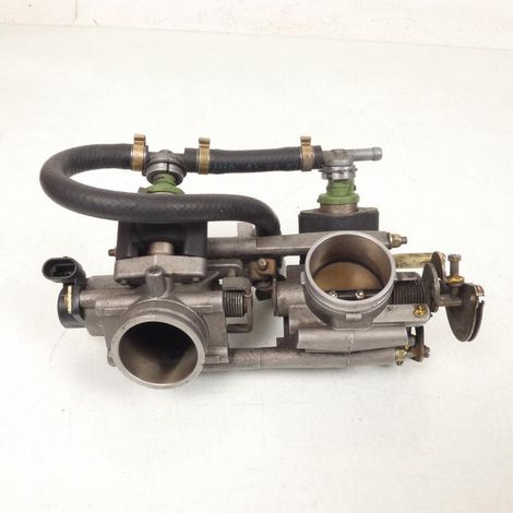 [PRODUIT D'OCCASION] Rampe d'injection pour moto Ducati 900 SS Supersport 2001 à 2002 (1/5)
