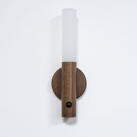 Applique murale magnétique à capteur PIR en bois sans fil rechargeable par USB pour chambre à coucher, bureau, salon, couloir – Noyer (1/5)