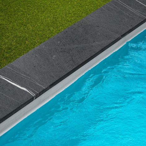 Margelle de piscine Ardoise Noire Grenaillée 60x30x3 cm Bord 1/2 Rond (à l'unité) - RO'MA NATURE (1/4)
