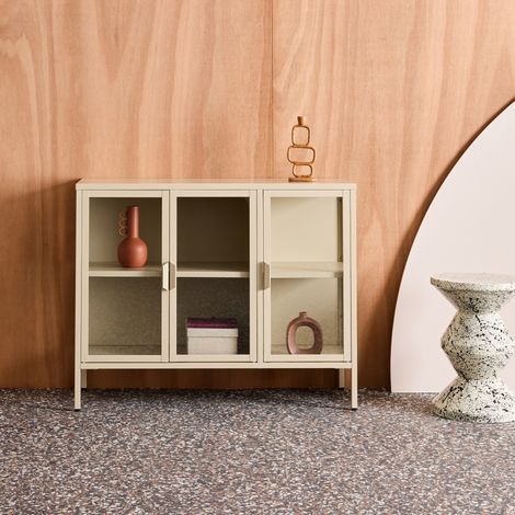 sweeek - Buffet industriel métal et verre trempé 3 portes 100cm beige - Arkansas (1/5)