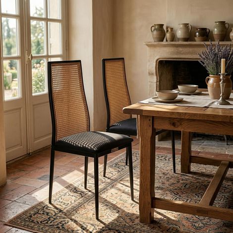 2er-Set Esszimmerstühle im Vintage-Stil, Rückenlehne mit Rattangeflecht und schwarzem Metall, ergonomisch gepolsterter Sitz, 43 x 44 x 97,5 cm