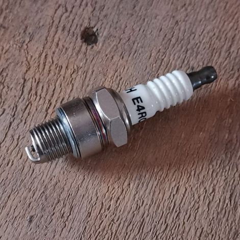 Bougie d'allumage Wacker WM80 BS600 BH23 0114802 E4RC, bougie d'allumage de type résistance, allumage fiable, convient aux vérins à percussion Wacker, démarrage rapide. (1/3)