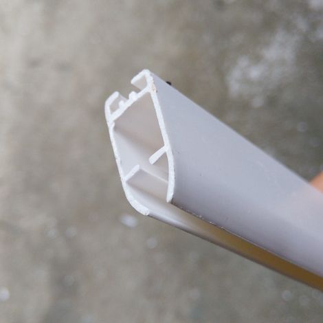 Poteaux publicitaires en plastique PVC disponibles à prix spéciaux pour rideaux de bureau et autres accessoires publicitaires (1 mètre). (1/5)