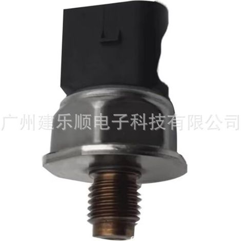 28389851 Excavator Fuel Pressure Sensor is suitable for Delphi construction machinery excavator parts. (1/4)