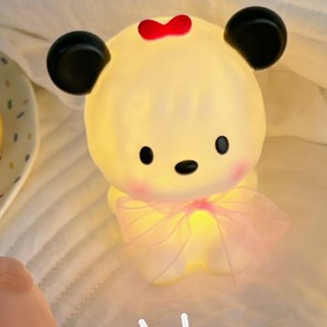 Veilleuse mignonne avec un chiot en dessin animé et un ruban rose, lumière chaude, en plastique sûr et facile à utiliser, fonctionnant sur piles, pour enfants (1/5)