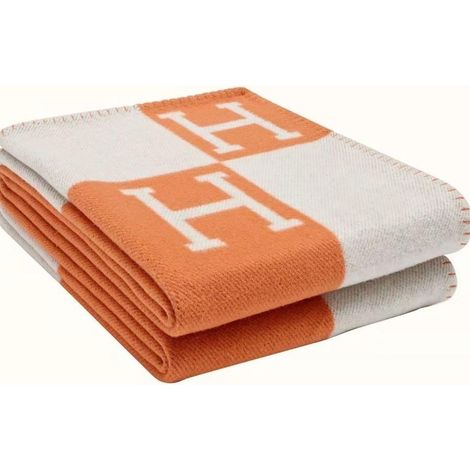 Plaid en laine avec lettres H, couverture chaude, plaid doux pour canapé, jeté de canapé pour le salon, le camping, les activités de plein air ou les voyages en voiture (Dimensions : 130 cm x 180 cm) (1/5)