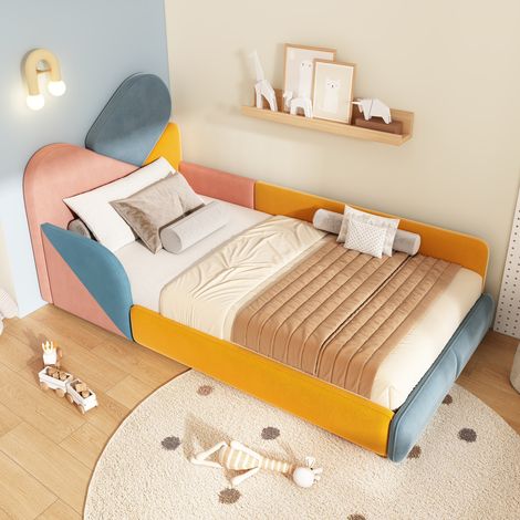 Cama infantil tapizada 90x200 cm multicolor con laterales altos y cabecero acolchado (1/5)