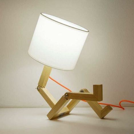 Lampada da tavolo a LED in legno a forma di robot articolato TuseRxln con paralume in tessuto bianco, ideale per la cameretta dei bambini.
