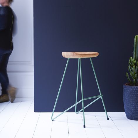 Tabouret haut en métal et frêne Mari lichen (1/5)