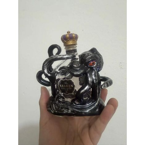 Carafe à liqueur en verre en forme de pieuvre, peinte à la main en 3D, représentant un kraken, une créature marine. Bouteille décorative originale pour bar. (1/5)