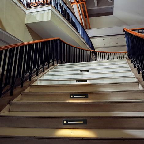 Lumière D'escalier à LED, Lampe De Marche Avec Détecteur De Mouvement 4000K, Lampe Murale D'angle Intégrée étanche IP65 Pour Terrasse Intérieure Et Extérieure, Couloir, Patio 110 à 240V, Noire, Lampe (1/5)