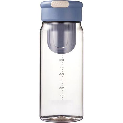Bouteille d'eau filtrante en plastique 650 ml, corps transparent, design avec filtre à thé, parfaite pour le sport et le bureau. Couvercle gris, corps blanc. (1/5)