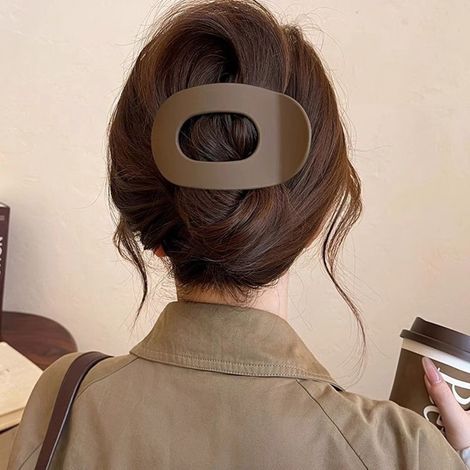 Pince à cheveux ovale plate, en plastique, pour créer un chignon en forme d'arc et un look polyvalent et élégant. (1/3)