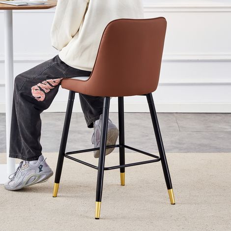 Paire de tabourets de bar hauteur 100 cm, revêtement similicuir gris clair et marron, piètement métal noir, repose-pieds confortable. Parfaits pour votre coin bar à la maison. (1/5)