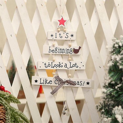Wanddekoration aus Holz in Form eines Weihnachtsbaums mit Glocke, handgefertigt.