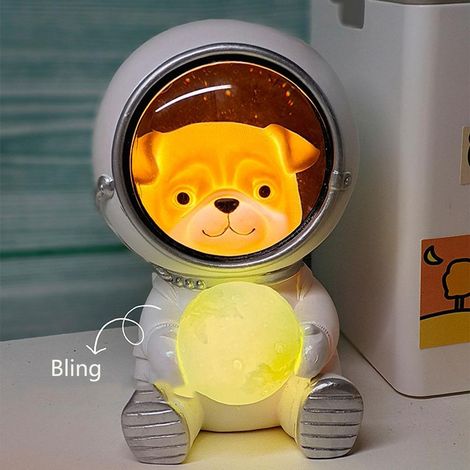 Lampe de nuit adorable pour enfants, décoration chambre cosmonaute, cadeau original, veilleuse ludique, ornement espace, luminaire LED doux. (1/3)