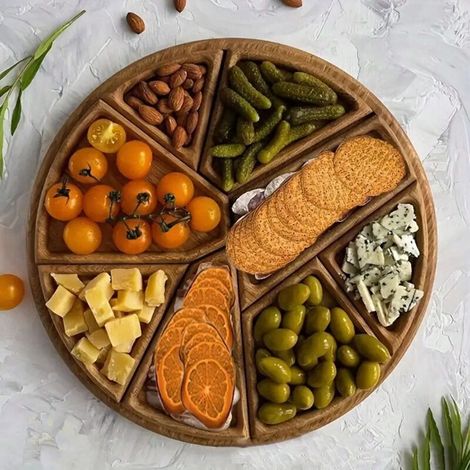 Plateau de service en bois rustique à 8 compartiments, idéal pour les fruits et les desserts, parfait pour les fêtes et les mariages. (1/4)