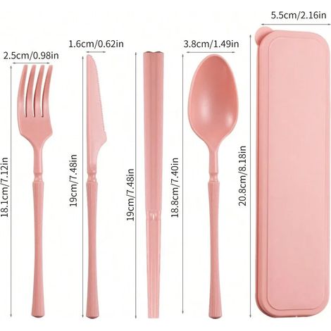 (1 rose) Un ensemble de couverts en plastique comprenant un couteau, une fourchette, une cuillère et des baguettes. (1/5)