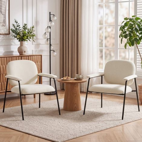 Conjunto moderno de 2 sillones, tapicería de chenilla, reposabrazos acolchados, estructura metálica, color blanco crema. (1/5)