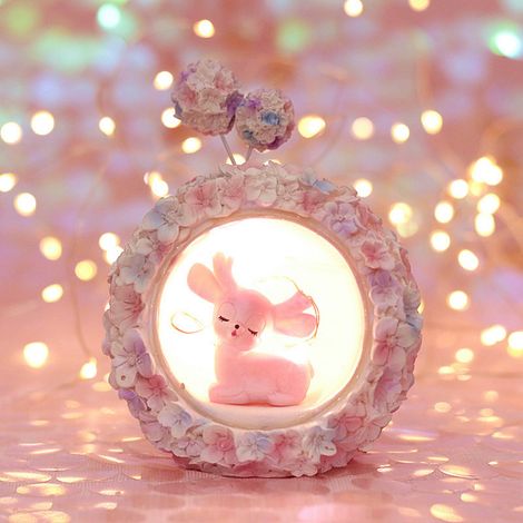 Veilleuse décorative en forme de faon mignon, idéale pour décorer un bureau, un bureau ou un bureau. Cadeau parfait pour les fêtes, un anniversaire ou toute autre occasion. Décoration intérieure. (1/3)