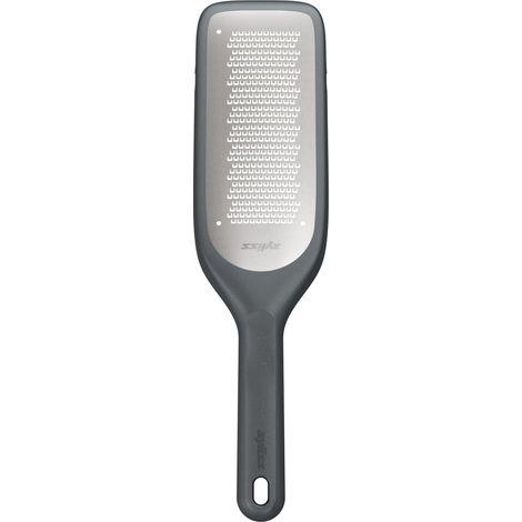 Zyliss Grattugia Fine, Grattugia per formaggio in acciaio inox, Lama fine, Ideale per parmigiano, zenzero, noce moscata, verdure, cioccolato, Bordi antiscivolo, Manuale, Lavabile in lavastoviglie (1/5)