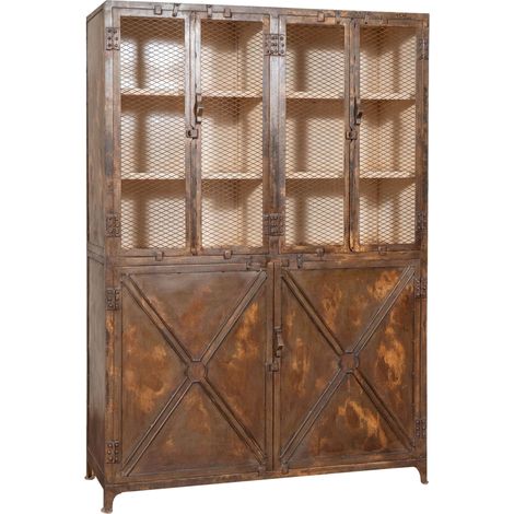 Armoire en fer avec finition antique