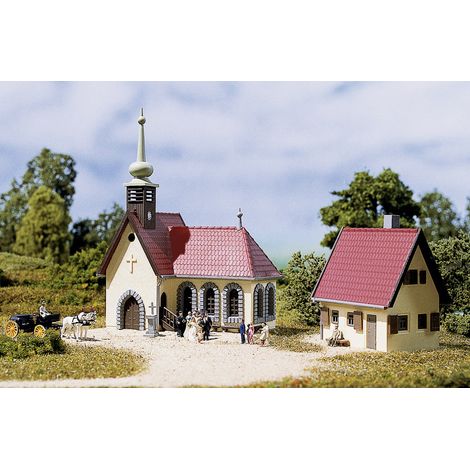 Auhagen 14461 N Dorfkirche mit Pfarrhaus