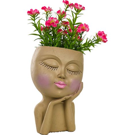 Mannequin en résine, joue reposant sur un pot de fleurs, visage