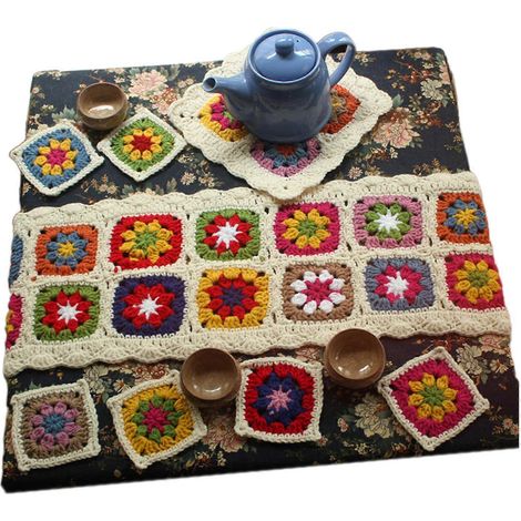 Handgehäkeltes Tischläufer-Set aus Wolle mit Teekannenkissen und Untersetzern (8er-Set) für Wohnzimmer und Esszimmer