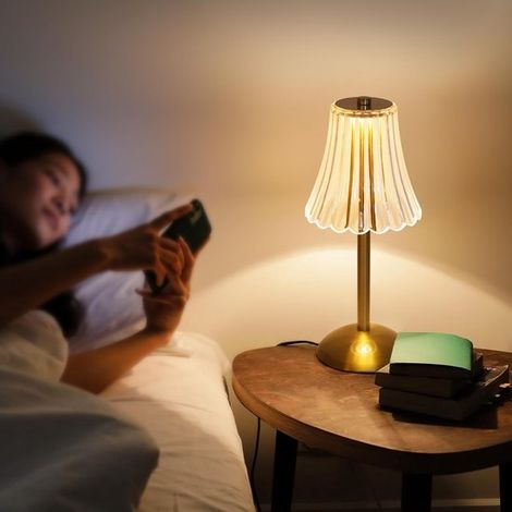Schreibtischlampe im Retro-Stil mit dreifarbiger Touch-LED.
