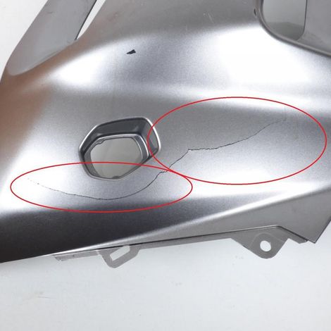 [PRODUIT D'OCCASION] Flanc droit origine pour Moto Suzuki 125 GSXR 2010 à 2011 (1/3)