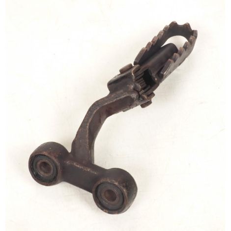 [PRODUIT D'OCCASION] Platine repose pied pilote droit origine pour moto Suzuki 600 DR (1/3)