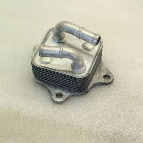 15710-25010 is an oil cooler/radiator suitable for 2018 Toyota Camry/RAV4/Highlander 2.5 models. (1/4)