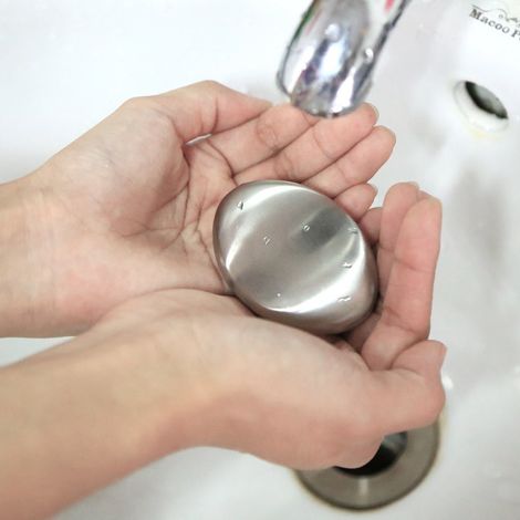 Presse-ail en inox anti-odeurs, gadget de cuisine pratique pour éplucher et hacher l'ail, outil magnétique désodorisant, accessoire culinaire durable. (1/5)