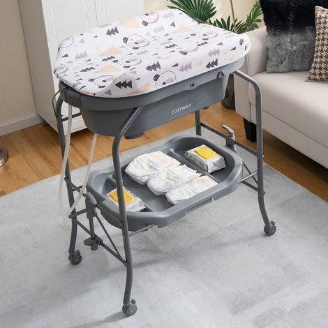 Table à Langer Bébé avec Baignoire 20L Pliante 4 en 1 Coussin en PVC 4 Roues Universelles Maximum 35 Kg 0-12 Mois Gris CW3172 Maison Chic (1/5)