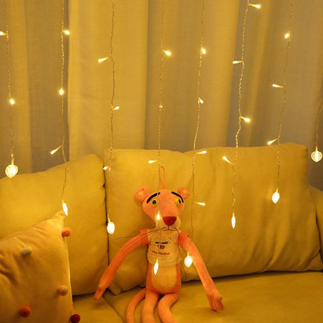 Guirlande lumineuse LED étanche en forme de cœur, idéale pour décorer une fenêtre ou un rideau et créer une ambiance chaleureuse pour Noël. 220 V, blanc chaud, prise européenne. (1/5)
