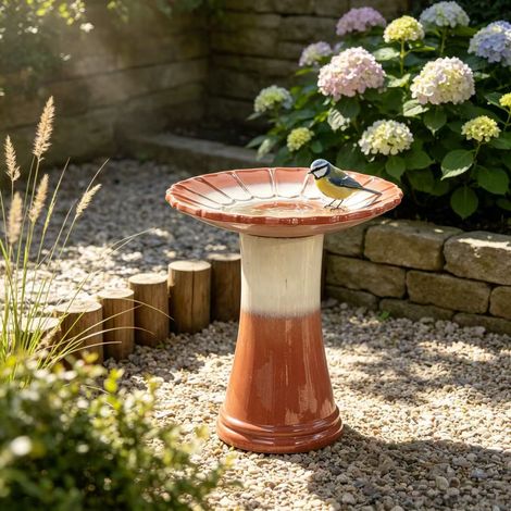 Fontaine à oiseaux en céramique faite à la main (Ø 43 cm, hauteur 45 cm), finition brillante dégradé rouge brun-blanc avec des rainures florales sur la coupelle, résistant aux intempéries et au gel, p (1/5)