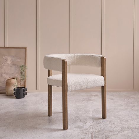 Berah Getah – Chaise arrondie en chêne rouge – Tissu bouclette blanc – Hauteur 70 cm – Largeur 60,5 cm – Siège d’appoint élégant (1/5)