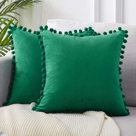 Lot de 2 housses de coussin en velours à pompons, unies, 45x45 cm, vertes, sans garnissage, pour canapé, chambre, bureau, voiture, déco et assise. (1/5)