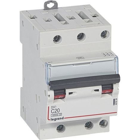Disjoncteur DX6000 10kA arrivée haute et départ bas à vis 3P 400V 20A courbe C pour peigne HX optimisé (407839)