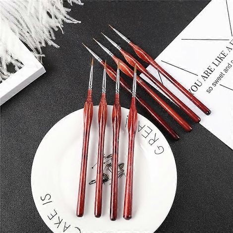 Ensemble de 9 pinceaux de précision en nylon de formes variées pour acrylique, huile, aquarelle et gouache. (1/2)