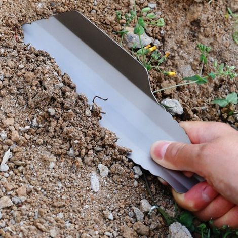 Pelle portable en titane pur pour l'extérieur, pelle de camping, pelle de jardinage multifonctionnelle ultra-légère pour creuser. (1/3)